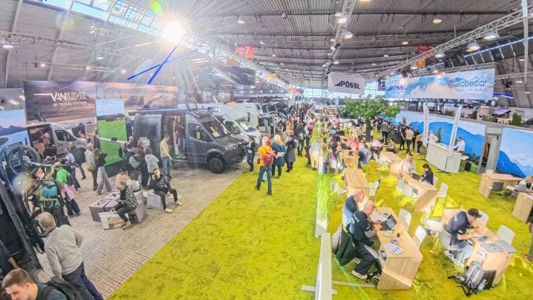 Das Wochenende auf der CMT Stuttgart: Ein Rundgang aus der Vogelperspektive Auf dem Bild: Der Messestand von Pössl. 25.01.2026: Von oben entfaltet sich das bunte Treiben der Messe – klare Linien, volle Hallen und die ganze Vielfalt von Reisen, Caravaning und Freizeit in einem Blick. Foto: KS-Images.de Karsten Schmalz Landesmesse,Stuttgart, 0.00000° N , 0.00000° E Baden-Württemberg Germany