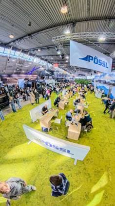 Das Wochenende auf der CMT Stuttgart: Ein Rundgang aus der Vogelperspektive Auf dem Bild: Der Messestand von Pössl. 25.01.2026: Von oben entfaltet sich das bunte Treiben der Messe – klare Linien, volle Hallen und die ganze Vielfalt von Reisen, Caravaning und Freizeit in einem Blick. Foto: KS-Images.de Karsten Schmalz Landesmesse,Stuttgart, 0.00000° N , 0.00000° E Baden-Württemberg Germany