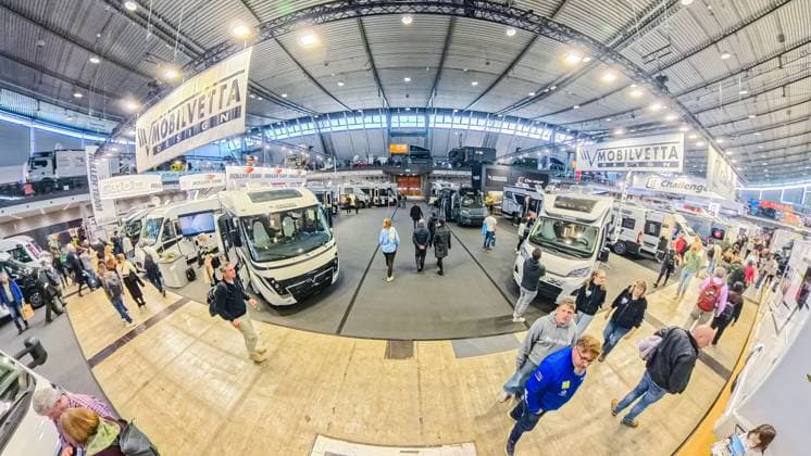 Das Wochenende auf der CMT Stuttgart: Ein Rundgang aus der Vogelperspektive Auf dem Bild: Der Messestand von Mobilvetta. 25.01.2026: Von oben entfaltet sich das bunte Treiben der Messe – klare Linien, volle Hallen und die ganze Vielfalt von Reisen, Caravaning und Freizeit in einem Blick. Foto: KS-Images.de Karsten Schmalz Landesmesse,Stuttgart, 0.00000° N , 0.00000° E Baden-Württemberg Germany