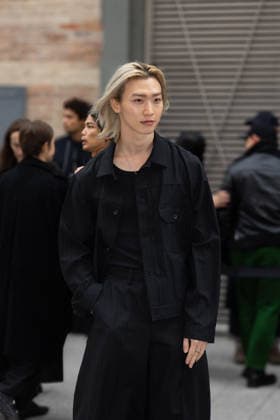Guest Arrivées au défilé Sacai Collection Homme Prêt à Porter Automne Hiver 2026 2027 lors de la Fashion Week de Paris PFW le 25 janvier 2026 Shana Abitbol Bestimage Arriving at the Sacai Mens Ready to Wear Fall Winter 2026 2027 Collection show during Paris Fashion Week PFW on January 25, 2026 Paris France  Copyright: xShanaxAbitbolx xBestimagexShanaxAbitbolx xBestimagex