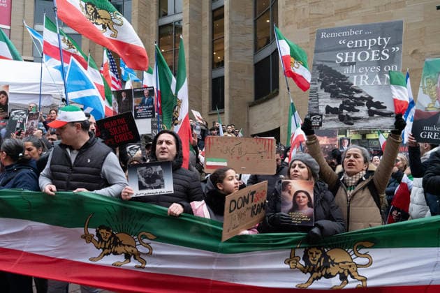 News Bilder des Tages January 25, 2026, Glasgow, Scotland, UK: Activists and members of Scotlands Iranian community held a protest march and rally in Glasgow as part of ongoing actions in support of demonstrators in Iran. Participants called for recognition of the right to peaceful protest and for international support for a democratic transition in governance. Glasgow UK - ZUMAs357 20260125_zip_s357_024 Copyright: xCameronxScottx