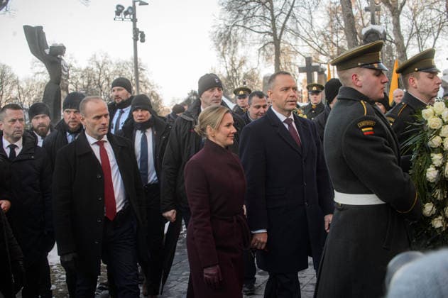 Polish President Nawrocki - Ukrainian President Zelenskyy - Lithuanian President Nauseda trilateral meeting in Vilnius VILNIUS, LITHUANIA - JANUARY 25: Polish President Karol Nawrocki, Ukrainian President Volodymyr Zelenskyy, and Lithuanian President Gitanas Nauseda attend wreath-laying ceremonies at the Senejie Rasai Cemetery as they convened for commemorative events marking the 163rd anniversary of the January Uprising in Vilnius, Lithuania on January 25, 2026. Yauhen Yerchak Anadolu Vilnius Lithuania. Editorial use only. Please get in touch for any other usage.  Copyright: x2026xAnadoluxYauhenxYerchakx