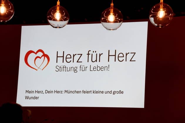Thema Symbol Plakat Muenchen 25.01.2025 Herz fuer Herz Empfang der Stadt Muenchen im Alten Rathaus fuer Menschen nach Herztransplantation laedt das LMU Klinikum Foto Muenchen
