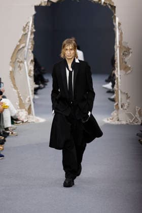 Défilé Sacai Collection Homme Prêt à Porter Automne Hiver 2026 2027 lors de la Fashion Week de Paris, le 25 janvier 2026 Sacai Fashion Show Men Ready to Wear Fall Winter 2026 2027 Collection , during Paris Fashion Week on january 25th 2026 Paris France  Copyright: xAgencex xBestimagexAgencex xBestimagex
