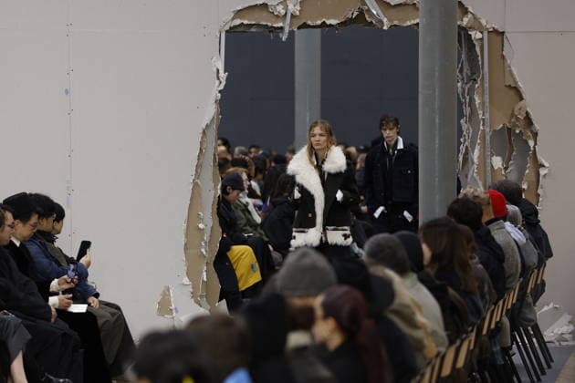 Défilé Sacai Collection Homme Prêt à Porter Automne Hiver 2026 2027 lors de la Fashion Week de Paris, le 25 janvier 2026 Sacai Fashion Show Men Ready to Wear Fall Winter 2026 2027 Collection , during Paris Fashion Week on january 25th 2026 Paris France  Copyright: xAgencex xBestimagexAgencex xBestimagex