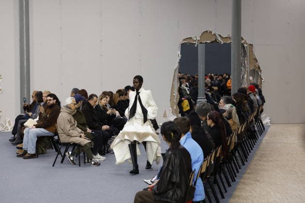 Défilé Sacai Collection Homme Prêt à Porter Automne Hiver 2026 2027 lors de la Fashion Week de Paris, le 25 janvier 2026 Sacai Fashion Show Men Ready to Wear Fall Winter 2026 2027 Collection , during Paris Fashion Week on january 25th 2026 Paris France  Copyright: xAgencex xBestimagexAgencex xBestimagex