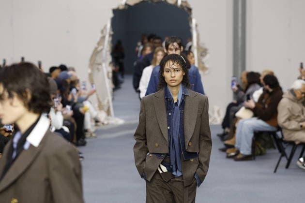 Défilé Sacai Collection Homme Prêt à Porter Automne Hiver 2026 2027 lors de la Fashion Week de Paris, le 25 janvier 2026 Sacai Fashion Show Men Ready to Wear Fall Winter 2026 2027 Collection , during Paris Fashion Week on january 25th 2026 Paris France  Copyright: xAgencex xBestimagexAgencex xBestimagex
