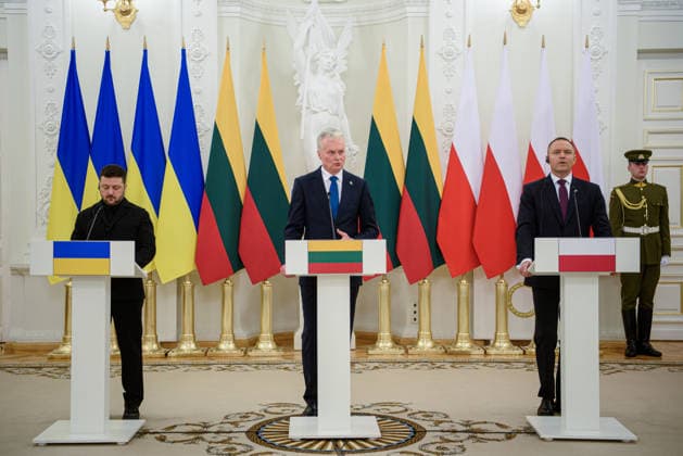 Zelenskyy and Nawrocki visit Vilnius,Lithuania - 25 JAN 2025. Polish President Karol Nawrocki , Ukrainian President Volodymyr Zelenskyy , Lithuanian President Gitanas Nauseda seen during the joint press-conference in the Presidential Palace. Polish President Karol Nawrocki, Ukrainian President Volodymyr Zelenskyy, and Lithuanian President Gitanas Nauseda met in Vilnius on Sunday to mark the 163rd anniversary of the January Uprising. The leaders, accompanied by the First Ladies, took part in commemorative events including a solemn Mass at Vilnius Cathedral and wreath-laying ceremonies at the Old Rasai Cemetery, honoring the 1863–1864 uprising against the Russian Empire. Within the Lublin Triangle framework, the presidents also discussed reg Copyright: xYauhenxYerchakx zelenskyy_nawrocki_vilnius_MVS_0823