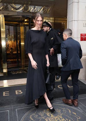 Karlie Kloss leaving the Hotel Le Bristol Paris during Paris Fashion Week PFW , on January 26, 2026 Denis Guignebourg Bestimage Karlie Kloss leaving the Hotel Le Bristol Paris during Paris Fashion Week PFW , on January 26, 2026 Paris France  Copyright: xDenisxGuignebourgx xBestimagexDenisxGuignebourgx xBestimagex