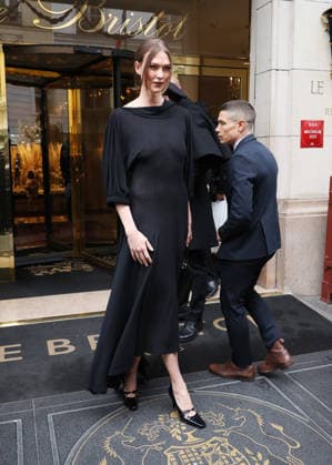 Karlie Kloss leaving the Hotel Le Bristol Paris during Paris Fashion Week PFW , on January 26, 2026 Denis Guignebourg Bestimage Karlie Kloss leaving the Hotel Le Bristol Paris during Paris Fashion Week PFW , on January 26, 2026 Paris France  Copyright: xDenisxGuignebourgx xBestimagexDenisxGuignebourgx xBestimagex