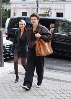 Cruz Beckham et sa compagne Jackie Apostel R Beckham and his brother C Beckham, with their respective partners K Turnbull and J Apostel, arrive at the La Réserve hotel in Paris, during Fashion Week, on January 26, 2026 On that day, their mother, V Beckham, will be made a Knight of Knight of Arts and Letters at the Ministry of Culture Denis Guignebourg Bestimage R Beckham and his brother C Beckham, with their respective partners K Turnbull and J Apostel, arrive at the La Réserve hotel in Paris, during Fashion Week, on January 26, 2026 On that day, their mother, V Beckham, will be made a Knight of the Arts and Letters at the Ministry of Culture Paris France  Copyright: xDenisxGuignebourgx xBestimagexDenisxGuignebourgx xBestimagex