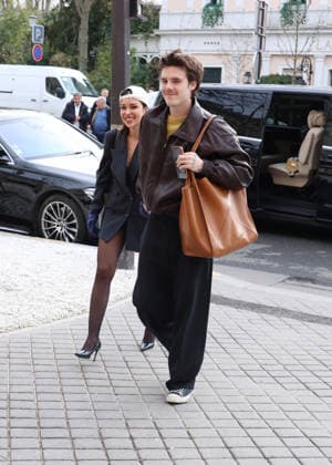 Cruz Beckham et sa compagne Jackie Apostel R Beckham and his brother C Beckham, with their respective partners K Turnbull and J Apostel, arrive at the La Réserve hotel in Paris, during Fashion Week, on January 26, 2026 On that day, their mother, V Beckham, will be made a Knight of Knight of Arts and Letters at the Ministry of Culture Denis Guignebourg Bestimage R Beckham and his brother C Beckham, with their respective partners K Turnbull and J Apostel, arrive at the La Réserve hotel in Paris, during Fashion Week, on January 26, 2026 On that day, their mother, V Beckham, will be made a Knight of the Arts and Letters at the Ministry of Culture Paris France  Copyright: xDenisxGuignebourgx xBestimagexDenisxGuignebourgx xBestimagex