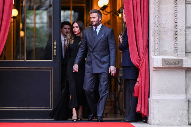 Victoria Beckham and her husband David Beckham Victoria Beckham, accompanied by her family, leaving the Hotel La Réserve to go to the Ministry of Culture to be made a Knight of the Order of Arts and Letters in Paris, France, on January 26, 2026 Yehiel Chekroune Bestimage Victoria Beckham, accompanied by her family, leaving the Hotel La Réserve to go to the Ministry of Culture to be made a Knight of the Order of Arts and Letters in Paris, France, on January 26, 2026 Paris France Copyright: xYehielxChekrounex xBestimagexYehielxChekrounex xBestimagex