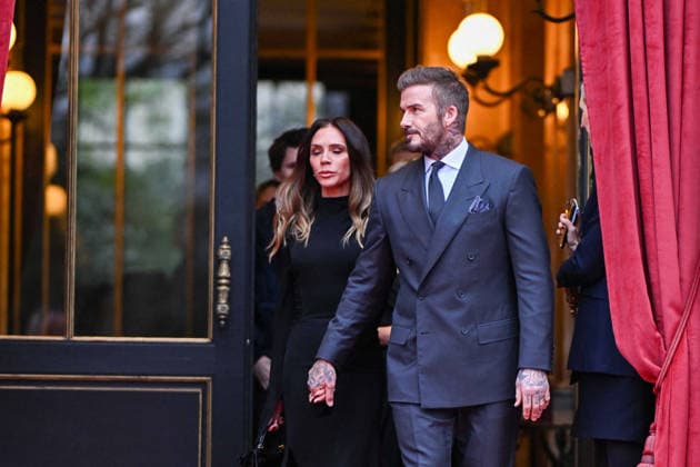 Victoria Beckham and her husband David Beckham Victoria Beckham, accompanied by her family, leaving the Hotel La Réserve to go to the Ministry of Culture to be made a Knight of the Order of Arts and Letters in Paris, France, on January 26, 2026 Yehiel Chekroune Bestimage Victoria Beckham, accompanied by her family, leaving the Hotel La Réserve to go to the Ministry of Culture to be made a Knight of the Order of Arts and Letters in Paris, France, on January 26, 2026 Paris France Copyright: xYehielxChekrounex xBestimagexYehielxChekrounex xBestimagex