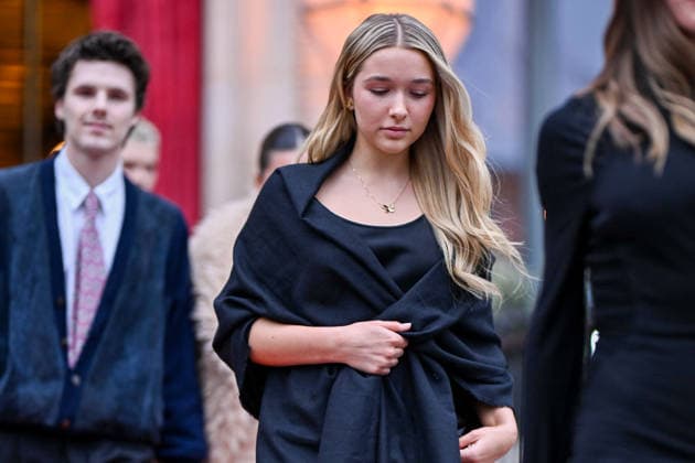 Harper Beckham Victoria Beckham, accompanied by her family, leaving the Hotel La Réserve to go to the Ministry of Culture to be made a Knight of the Order of Arts and Letters in Paris, France, on January 26, 2026 Yehiel Chekroune Bestimage Victoria Beckham, accompanied by her family, leaving the Hotel La Réserve to go to the Ministry of Culture to be made a Knight of the Order of Arts and Letters in Paris, France, on January 26, 2026 Paris France  Copyright: xYehielxChekrounex xBestimagexYehielxChekrounex xBestimagex
