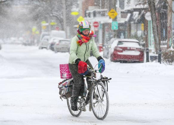 January 26, 2026, Montreal, Quebec, Canada: Heavy snowfall and extreme cold disrupted daily life in Montreal. As schools were closed and thousands were left without power, temperatures dropped to Ã¢ËÜ™13Ã‚Â°C with a wind chill of Ã¢ËÜ™20Ã‚Â°C on Monday, forcing multiple flight cancellations and delays at Trudeau Airport. Montreal Canada - ZUMAs278 20260126_zip_s278_004 Copyright: xSerkanxSenturkx