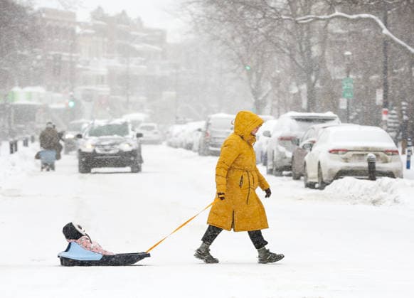 January 26, 2026, Montreal, Quebec, Canada: Heavy snowfall and extreme cold disrupted daily life in Montreal. As schools were closed and thousands were left without power, temperatures dropped to Ã¢ËÜ™13Ã‚Â°C with a wind chill of Ã¢ËÜ™20Ã‚Â°C on Monday, forcing multiple flight cancellations and delays at Trudeau Airport. Montreal Canada - ZUMAs278 20260126_zip_s278_006 Copyright: xSerkanxSenturkx