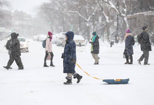 January 26, 2026, Montreal, Quebec, Canada: Heavy snowfall and extreme cold disrupted daily life in Montreal. As schools were closed and thousands were left without power, temperatures dropped to Ã¢ËÜ™13Ã‚Â°C with a wind chill of Ã¢ËÜ™20Ã‚Â°C on Monday, forcing multiple flight cancellations and delays at Trudeau Airport. Montreal Canada - ZUMAs278 20260126_zip_s278_023 Copyright: xSerkanxSenturkx