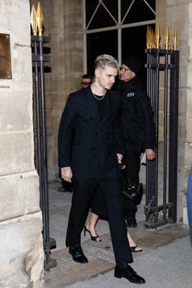 Romeo Beckham Victoria Beckham, just elevated to the rank of Knight of the Order of Arts and Letters, leaves the Ministry of Culture with her family in Paris, France, on January 26, 2026 Cyril Moreau Bestimage Victoria Beckham, just elevated to the rank of Knight of the Order of Arts and Letters, leaves the Ministry of Culture with her family in Paris, France, on January 26, 2026 PAris France Copyright: xCYRILxMOREAUx xBESTIMAGExCYRILxMOREAUx xBESTIMAGEx