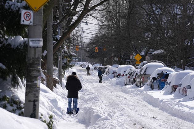 Aftermath of the Snowstorm in Toronto TORONTO, CANADA - JANUARY 26 : Residents shovel snow after a heavy snowfall in Toronto, Ontario, Canada on January 26, 2026. Mert Alper Dervis Anadolu Ontario Canada. Editorial use only. Please get in touch for any other usage.  Copyright: x2026xAnadoluxMertxAlperxDervisx