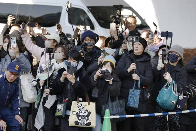 China return for Ueno zoo pandas People watch a truck carrying male giant panda Xiao Xiao and his twin sister Lei Lei leave Ueno Zoological Gardens in Tokyo on Jan. 27, 2026, before the animals are sent to China, marking the first time that Japan will be without pandas since the first ones arrived in the country in 1972.  A14AA0005219785P