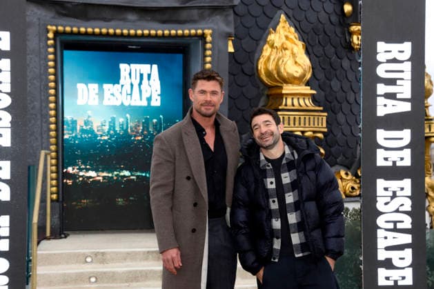 Chris Hemsworth presents the film Escape Route in Madrid Actor Chris Hemsworth and director Bart Layton during the presentation of the film Escape Route at Club Metropolis, January 27, 2026, in Madrid Spain FAMOSOSOS CINE FILM HOLLYWOOD MOVIE Madrid Madrid Madrid Spain  Copyright: xJosexVelascox 7246970
