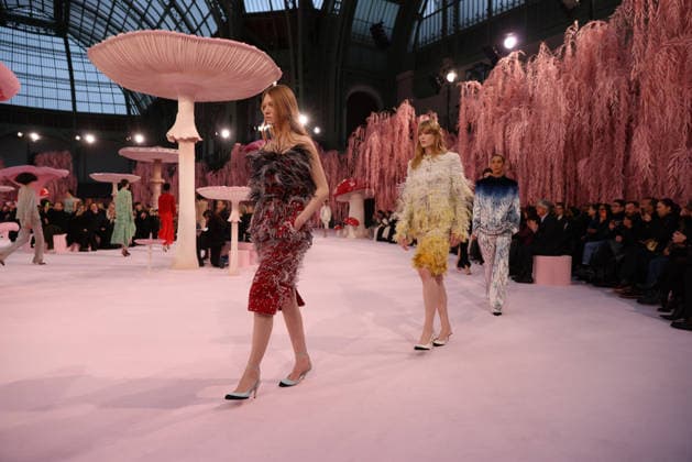 DeÌfileÌ Chanel Haute Couture printemps-eÌteÌ 2026 Model on the runway DeÌfileÌ Chanel Haute Couture printemps-eÌteÌ 2026 au Grand Palais Ã Paris le 27 janvier 2026. Chanel Haute Couture Spring Summer 2026 fashion show at the Grand Palais in Paris on January 27, 2026.  Copyright: xFabricexChasseryx