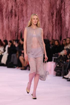 DeÌfileÌ Chanel Haute Couture printemps-eÌteÌ 2026 Model on the runway DeÌfileÌ Chanel Haute Couture printemps-eÌteÌ 2026 au Grand Palais Ã Paris le 27 janvier 2026. Chanel Haute Couture Spring Summer 2026 fashion show at the Grand Palais in Paris on January 27, 2026.  Copyright: xFabricexChasseryx