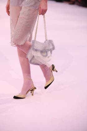 DeÌfileÌ Chanel Haute Couture printemps-eÌteÌ 2026 Model on the runway DeÌfileÌ Chanel Haute Couture printemps-eÌteÌ 2026 au Grand Palais Ã Paris le 27 janvier 2026. Chanel Haute Couture Spring Summer 2026 fashion show at the Grand Palais in Paris on January 27, 2026.  Copyright: xFabricexChasseryx
