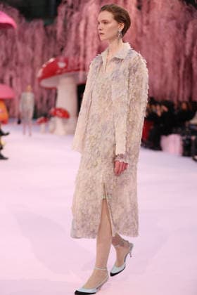 DeÌfileÌ Chanel Haute Couture printemps-eÌteÌ 2026 Model on the runway DeÌfileÌ Chanel Haute Couture printemps-eÌteÌ 2026 au Grand Palais Ã Paris le 27 janvier 2026. Chanel Haute Couture Spring Summer 2026 fashion show at the Grand Palais in Paris on January 27, 2026.  Copyright: xFabricexChasseryx