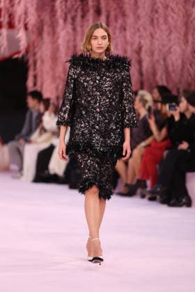 DeÌfileÌ Chanel Haute Couture printemps-eÌteÌ 2026 Model on the runway DeÌfileÌ Chanel Haute Couture printemps-eÌteÌ 2026 au Grand Palais Ã Paris le 27 janvier 2026. Chanel Haute Couture Spring Summer 2026 fashion show at the Grand Palais in Paris on January 27, 2026.  Copyright: xFabricexChasseryx