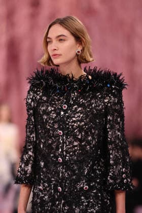 DeÌfileÌ Chanel Haute Couture printemps-eÌteÌ 2026 Model on the runway DeÌfileÌ Chanel Haute Couture printemps-eÌteÌ 2026 au Grand Palais Ã Paris le 27 janvier 2026. Chanel Haute Couture Spring Summer 2026 fashion show at the Grand Palais in Paris on January 27, 2026.  Copyright: xFabricexChasseryx