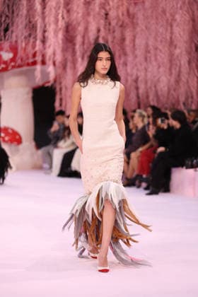 DeÌfileÌ Chanel Haute Couture printemps-eÌteÌ 2026 Model on the runway DeÌfileÌ Chanel Haute Couture printemps-eÌteÌ 2026 au Grand Palais Ã Paris le 27 janvier 2026. Chanel Haute Couture Spring Summer 2026 fashion show at the Grand Palais in Paris on January 27, 2026.  Copyright: xFabricexChasseryx