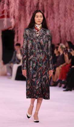 DeÌfileÌ Chanel Haute Couture printemps-eÌteÌ 2026 Model on the runway DeÌfileÌ Chanel Haute Couture printemps-eÌteÌ 2026 au Grand Palais Ã Paris le 27 janvier 2026. Chanel Haute Couture Spring Summer 2026 fashion show at the Grand Palais in Paris on January 27, 2026.  Copyright: xFabricexChasseryx