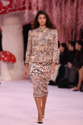 DeÌfileÌ Chanel Haute Couture printemps-eÌteÌ 2026 Model on the runway DeÌfileÌ Chanel Haute Couture printemps-eÌteÌ 2026 au Grand Palais Ã Paris le 27 janvier 2026. Chanel Haute Couture Spring Summer 2026 fashion show at the Grand Palais in Paris on January 27, 2026.  Copyright: xFabricexChasseryx