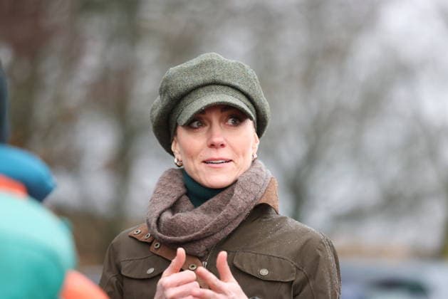 The Princess of Wales takes part in a Wellbeing Walk The Princess of Wales joins Mind Over Mountains, a charity offering professional mental health support through therapeutic outdoor experiences, for a supported wellbeing walk in the Peak District, UK, on the 27th January 2026. Picture by Ian Vogler WPA-Pool Hope Valley Curbar Gap Derbyshire United Kingdom  WHA-0807