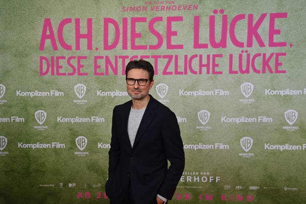 Simon VERHOEVEN, (Regie,Drehbuch), Einzelbild,angeschnittenes Einzelmotiv, Halbfigur,halbe Figur. Weltpremiere ACH.DIESE LUECKE-DIESE ENTSETZLICHE LUECKE am 27.01.20226 im Mathaeser Kino in Muenchen.