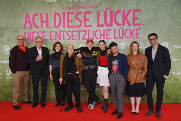 v.li:Joachim MEYERHOFF (Romanautor), Fritz VON THUN (Schauspieler),Victoria TRAUTTMANSDORFF (Schauspielerin),, GAST, Bruno ALEXANDER (Schauspieler), Katharina STARK (Schauspielerin), Tom SCHILLING (Schauspieler), Karoline HERFURTH (Schauspielerin),Simon VERHOEVEN (Regie,Drehbuch). Weltpremiere ACH.DIESE LUECKE-DIESE ENTSETZLICHE LUECKE am 27.01.20226 im Mathaeser Kino in Muenchen. *** from left Joachim MEYERHOFF novelist , Fritz VON THUN actor , Victoria TRAUTTMANSDORFF actress ,, GUEST, Bruno ALEXANDER actor , Katharina STARK actress , Tom SCHILLING actor , Karoline HERFURTH actress , Simon VERHOEVEN director,screenplay world premiere ACH DIESE LUECKE DIESE ENTSETZLICHE LUECKE on 27 01 20226 at the Mathaeser Kino in Munich