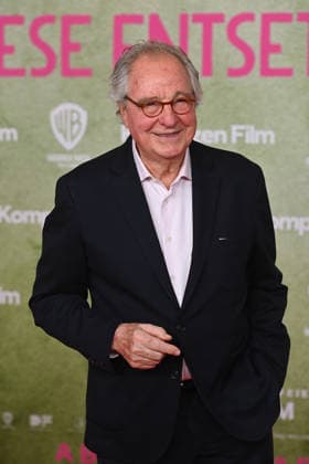 Friedrich VON THUN (Schauspieler), Einzelbild,angeschnittenes Einzelmotiv,Halbfigur,halbe Figur, Weltpremiere ACH.DIESE LUECKE-DIESE ENTSETZLICHE LUECKE am 27.01.20226 im Mathaeser Kino in Muenchen.