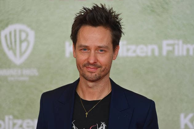 Tom SCHILLING (Schauspieler), Einzelbild,angeschnittenes Einzelmotiv,Portraet,Portrait,Porträt. Weltpremiere ACH.DIESE LUECKE-DIESE ENTSETZLICHE LUECKE am 27.01.20226 im Mathaeser Kino in Muenchen.