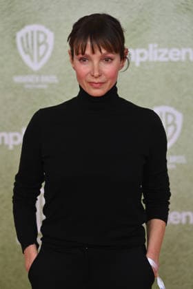 Julia KOSCHITZ (Schauspielerin), Einzelbild,angeschnittenes Einzelmotiv,Halbfigur,halbe Figur. Weltpremiere ACH.DIESE LUECKE-DIESE ENTSETZLICHE LUECKE am 27.01.20226 im Mathaeser Kino in Muenchen.