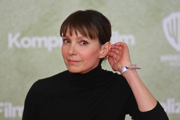 Julia KOSCHITZ (Schauspielerin), Einzelbild,angeschnittenes Einzelmotiv,Portrait,Portraet. Weltpremiere ACH.DIESE LUECKE-DIESE ENTSETZLICHE LUECKE am 27.01.20226 im Mathaeser Kino in Muenchen.