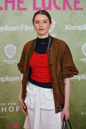 Katharina STARK (Schauspielerin), Einzelbild,angeschnittenes Einzelmotiv,Halbfigur,halbe Figur. Weltpremiere ACH.DIESE LUECKE-DIESE ENTSETZLICHE LUECKE am 27.01.20226 im Mathaeser Kino in Muenchen.