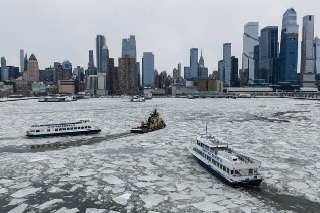 Hudson River partly frozen after winter storm near George Washington Bridge in New York NEW YORK, NY - JANUARY 27: Ice floes and partially frozen sections of the Hudson River are seen following a heavy winter snowstorm, with the George Washington Bridge visible in the background as freezing temperatures grip New York, United States on January 27, 2026. Lokman Vural Elibol Anadolu New York United States. Editorial use only. Please get in touch for any other usage.  Copyright: x2026xAnadoluxLokmanxVuralxElibolx