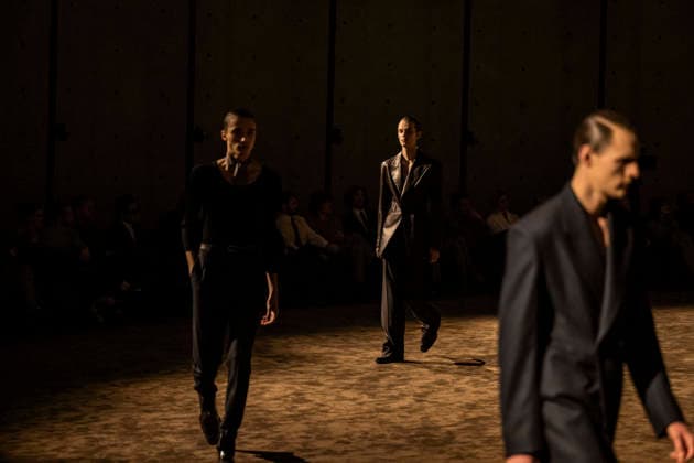 PFW Saint Laurent runway EB A model presents a creation by designer Anthony Vaccarello as part of his Menswear Fall Winter 2026-2027 collection show for fashion house Saint Laurent during Men s Fashion Week in Paris, France, January 27, 2026. Photo by Eliot Blondet ABACAPRESS.COM Paris France France  Copyright: xBlondetxEliot ABACAx