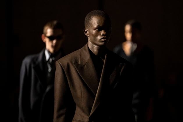PFW Saint Laurent runway EB A model presents a creation by designer Anthony Vaccarello as part of his Menswear Fall Winter 2026-2027 collection show for fashion house Saint Laurent during Men s Fashion Week in Paris, France, January 27, 2026. Photo by Eliot Blondet ABACAPRESS.COM Paris France France  Copyright: xBlondetxEliot ABACAx