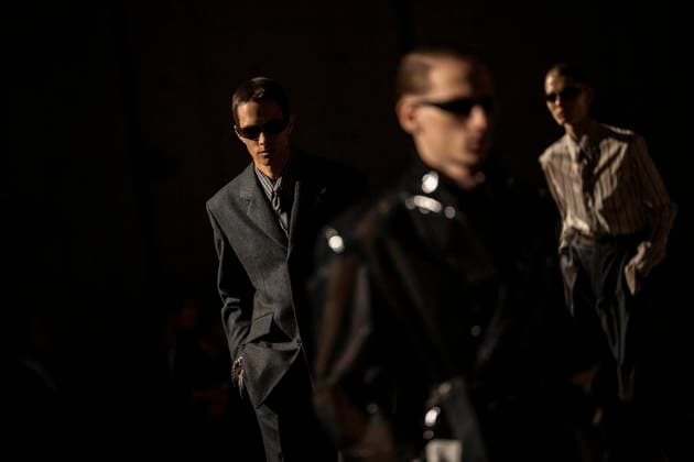 PFW Saint Laurent runway EB A model presents a creation by designer Anthony Vaccarello as part of his Menswear Fall Winter 2026-2027 collection show for fashion house Saint Laurent during Men s Fashion Week in Paris, France, January 27, 2026. Photo by Eliot Blondet ABACAPRESS.COM Paris France France  Copyright: xBlondetxEliot ABACAx
