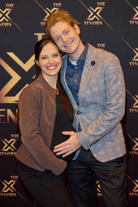 Nadja Jo Klapper und Johannes Heinrichs - THE X TENORS - Show-Premiere im Estrel Showtheater in Berlin am 27.01.2026. THE X TENORS - Show-Premiere