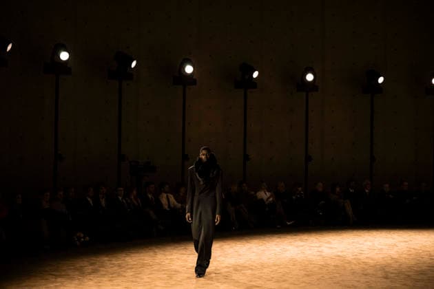 PFW Saint Laurent runway EB A model presents a creation by designer Anthony Vaccarello as part of his Menswear Fall Winter 2026-2027 collection show for fashion house Saint Laurent during Men s Fashion Week in Paris, France, January 27, 2026. Photo by Eliot Blondet ABACAPRESS.COM Paris France France  Copyright: xBlondetxEliot ABACAx
