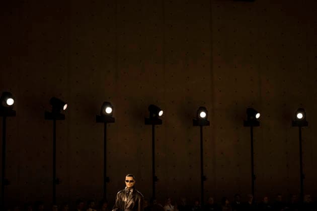 PFW Saint Laurent runway EB A model presents a creation by designer Anthony Vaccarello as part of his Menswear Fall Winter 2026-2027 collection show for fashion house Saint Laurent during Men s Fashion Week in Paris, France, January 27, 2026. Photo by Eliot Blondet ABACAPRESS.COM Paris France France  Copyright: xBlondetxEliot ABACAx
